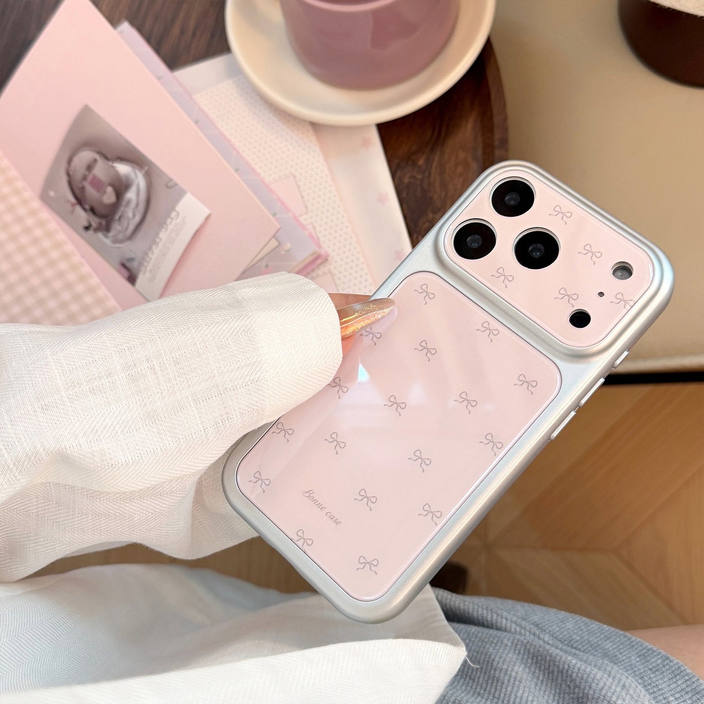 Minimalist Mini Bow Pattern Case for iPhone